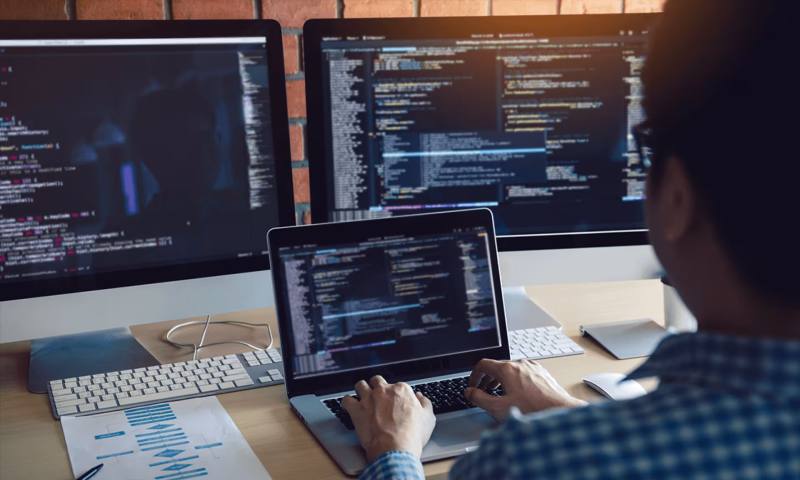 数据科学选型:R与Python如何赋能新乡网站建设?